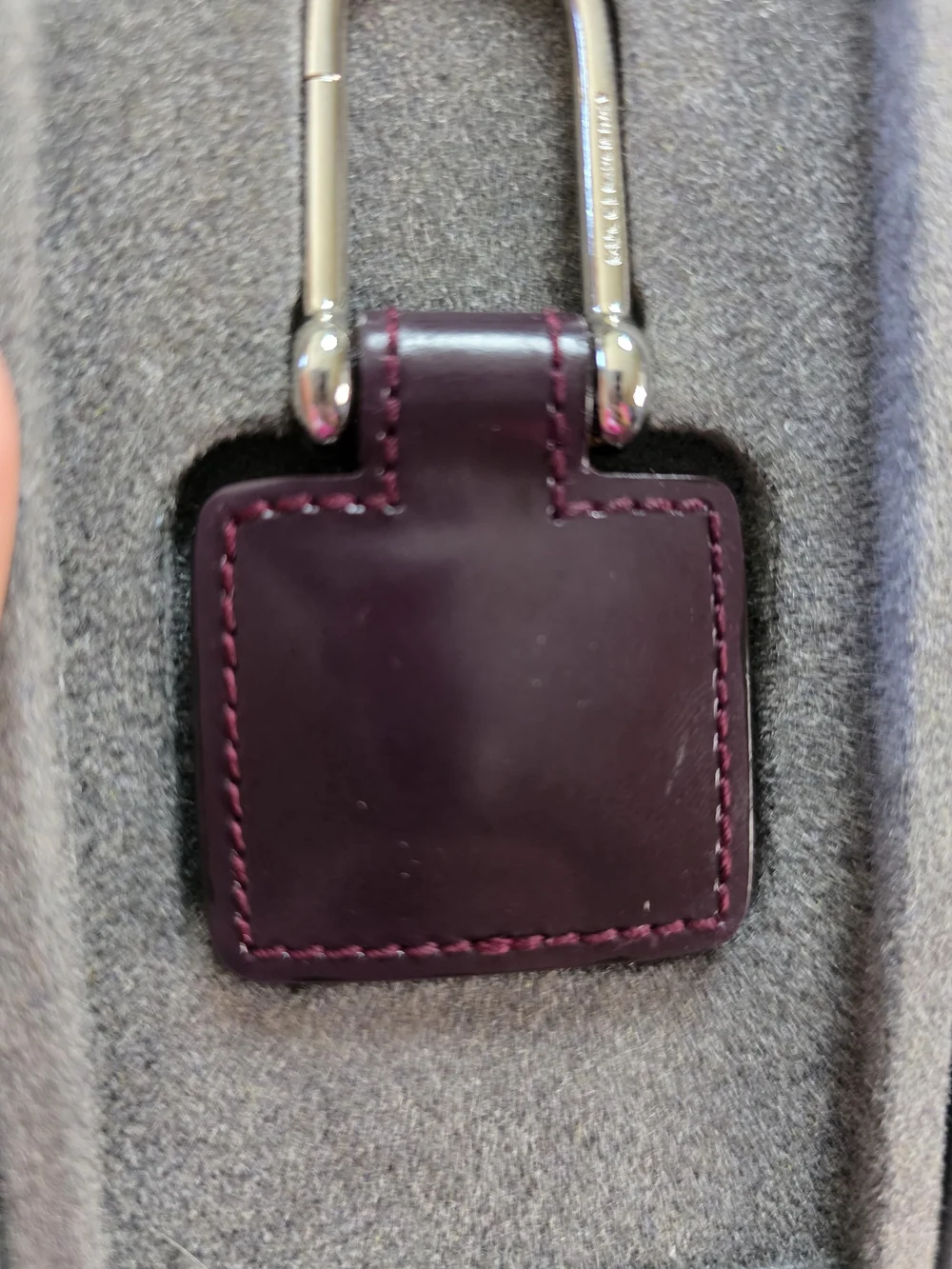 Gucci Small G Logo Leather Key Holder Keychain Burgundy Silver Tone w/ Box